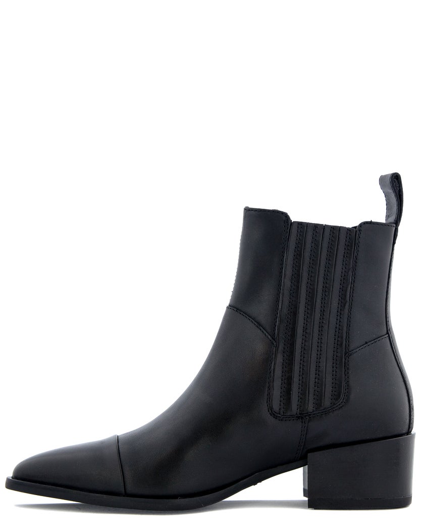 Vagabond  Shoemakers Marja