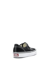 Vans UA Authentic
